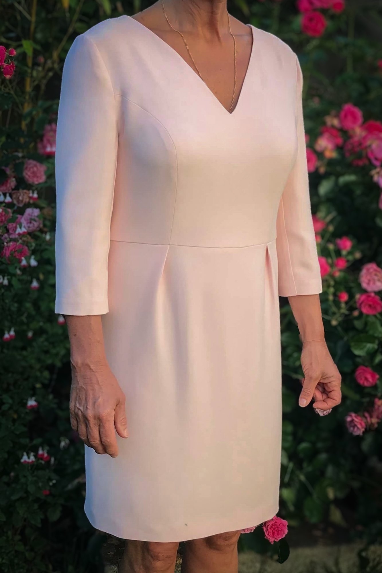 Conception et réalisation d’une robe sur mesure. Etude du modèle, conseil en modélisme, montage de la toile, réglages puis réalisation du patron, pour finir par le montage de la robe.