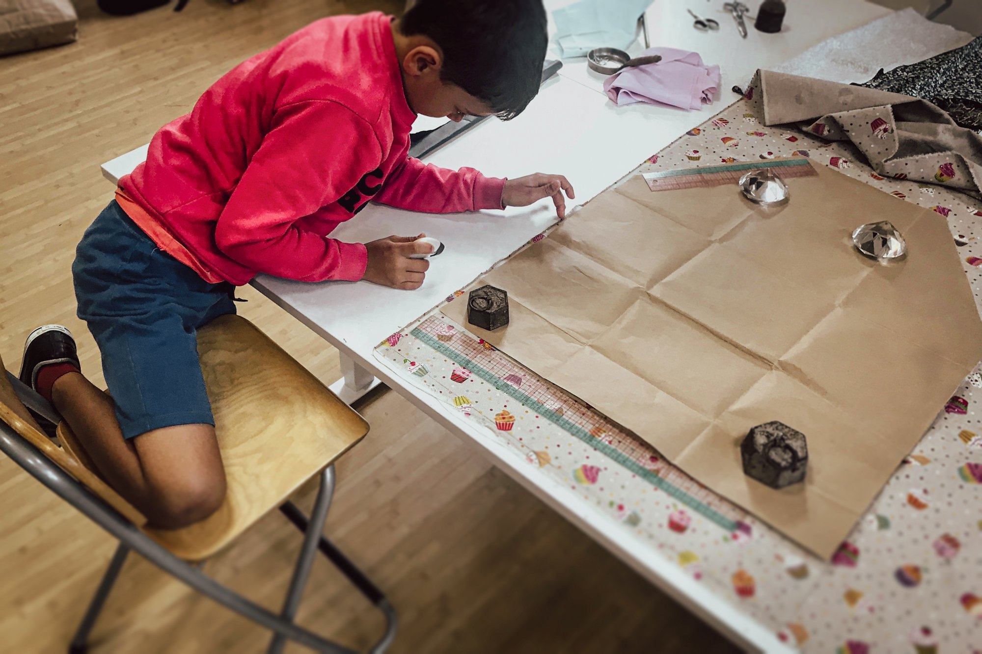 Apprendre à bien positionner son patron sur le tissu