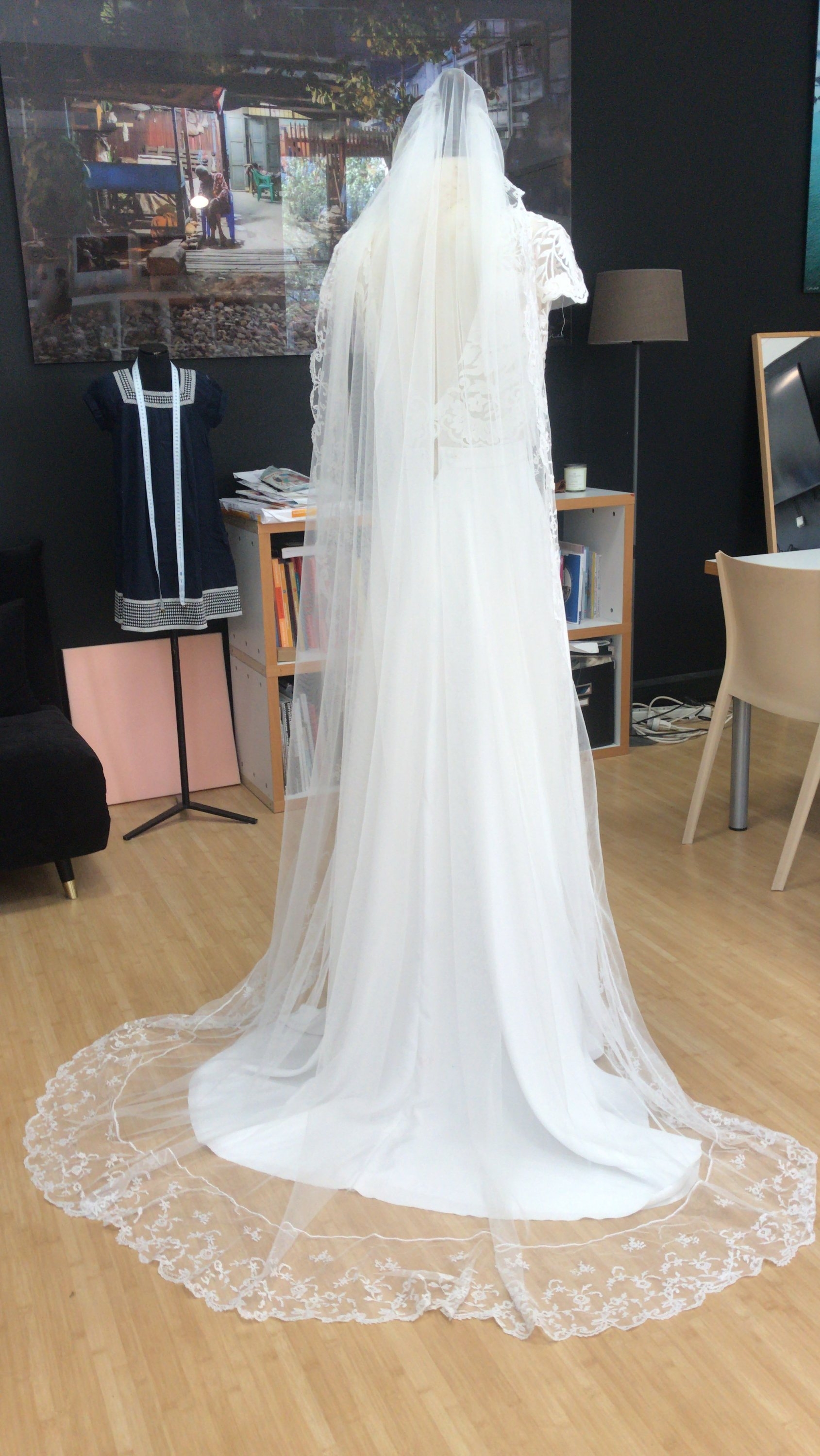 Voile posé sur la robe