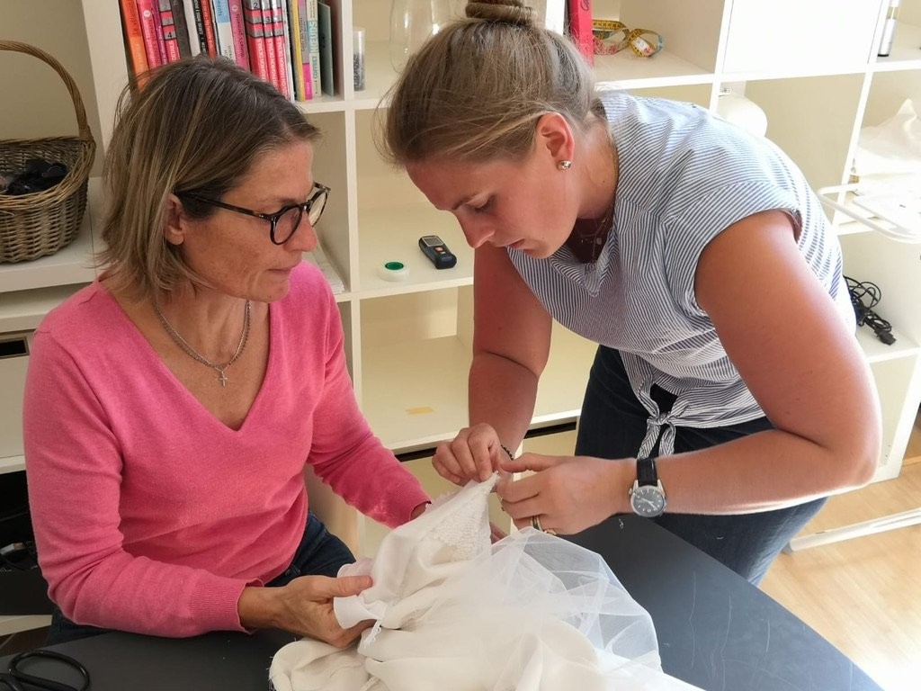 Choix et test des matières avec la future mariée.